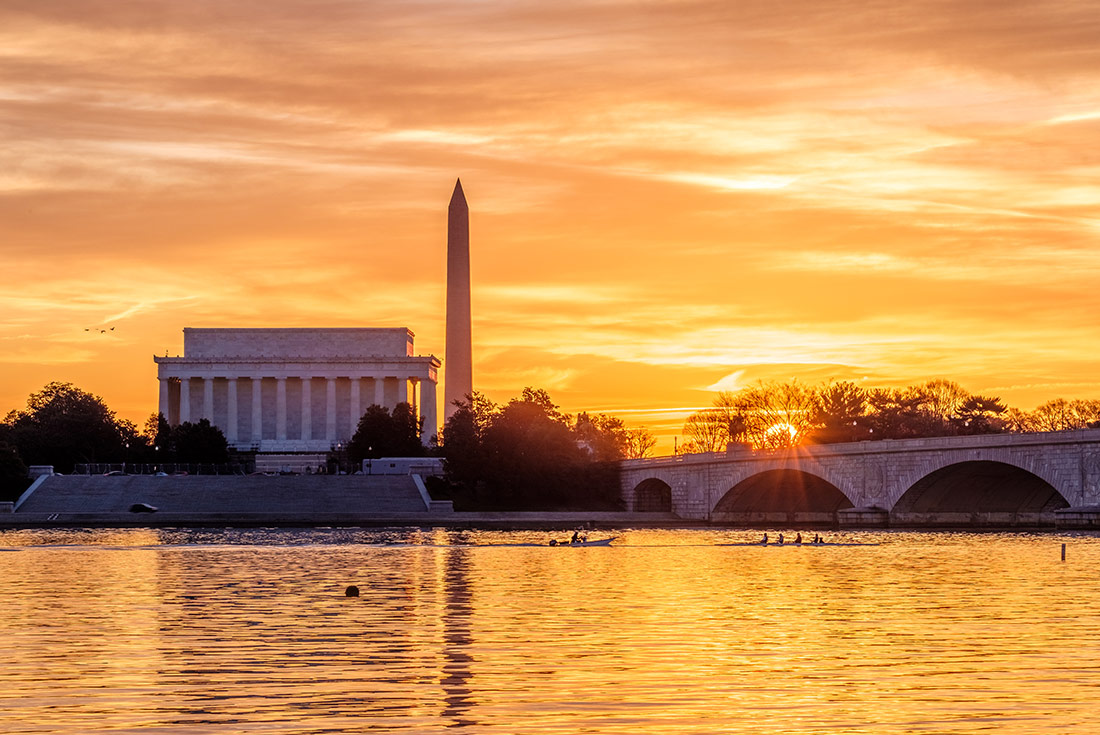The Washington Monument at dawn, Washington DC, USA
